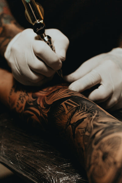 Hydratation de la peau tatouée